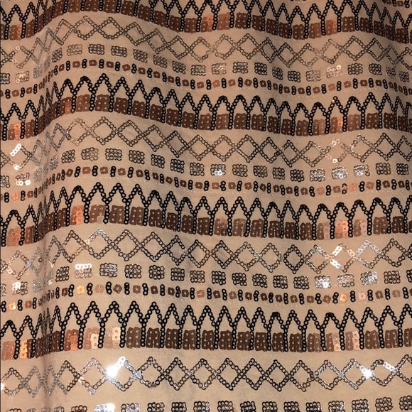 Sequenced designed tan skirt - Picture 2 of 4